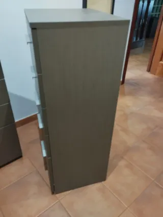 Cómodas de madera y metal