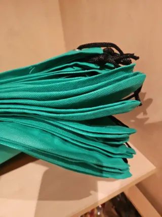 20 Mochilas Verdes con Cuerdas Negras