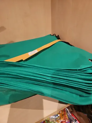 20 Mochilas Verdes con Cuerdas Negras