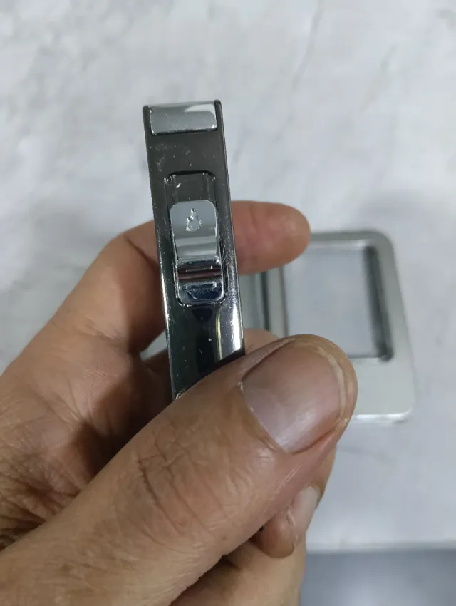 Mechero de gas con dragón