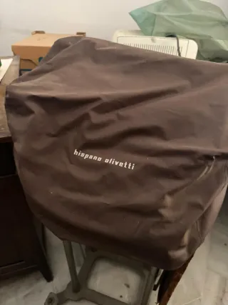 Máquina de escribir clásica Hispano Olivetti Lexic