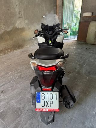 Moto scooter Honda Forza 125 2017