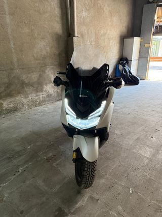 Moto scooter Honda Forza 125 2017