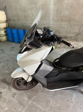 Moto scooter Honda Forza 125 2017