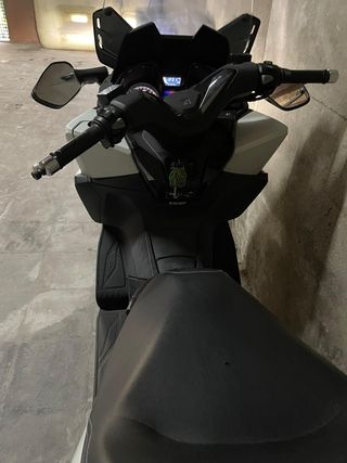 Moto scooter Honda Forza 125 2017