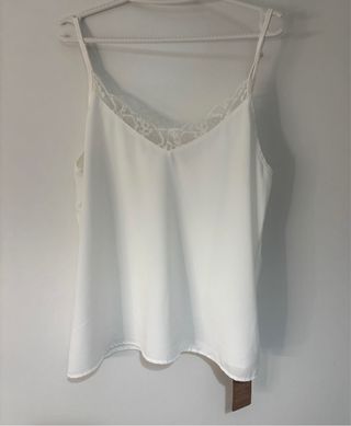 Top blanco con encaje