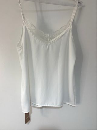 Top blanco con encaje