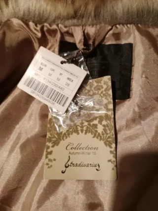 Chaleco de pelo marrón y multicolor