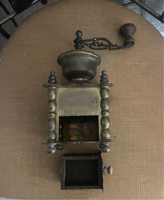 Molinillo de Cafe Antiguo en Latón