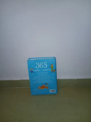 365 cuentos de aventuras/Resuelve el misterio!