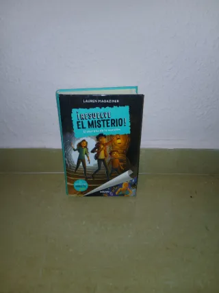 365 cuentos de aventuras/Resuelve el misterio!