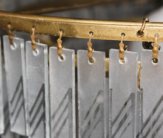 Lámpara de techo cristal y metal dorado