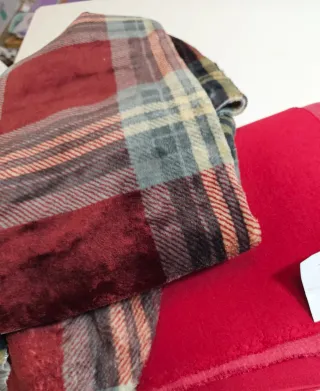 Tela de guata burdeos