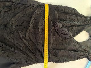 Vestido Negro Encaje y Volantes