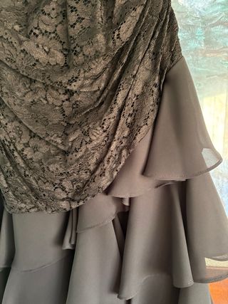 Vestido Negro Encaje y Volantes