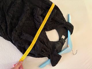 Vestido Negro Encaje y Volantes