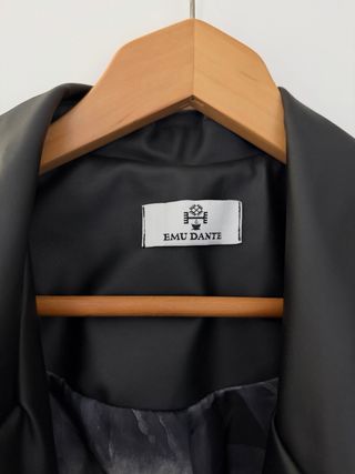 Gabardina de cuero negra