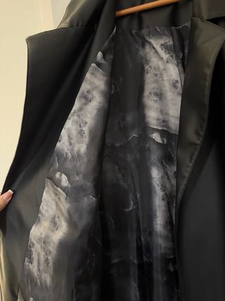 Gabardina de cuero negra