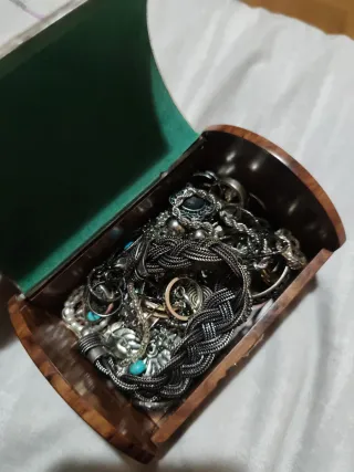 Cofre de joyas plateadas