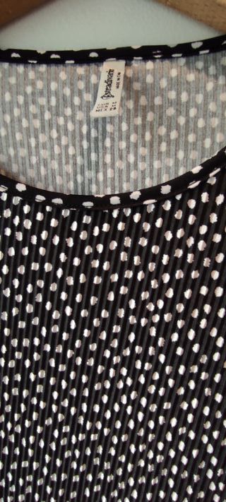 Vestido Stradivarius negro y blanco