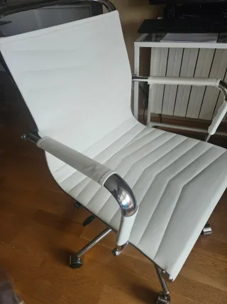Silla de oficina Eames polipiel blanca