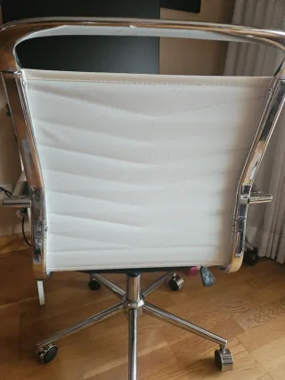 Silla de oficina Eames polipiel blanca