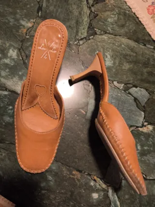 Zapato destalonado piel Laura Lor marrón