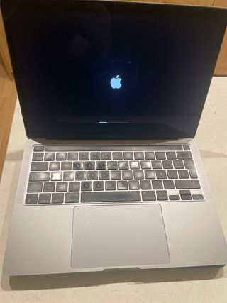 MacBook Pro 13” M2 2022 16GB RAM 512GB SSD Plata