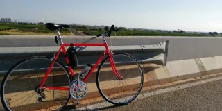 Bicicleta de carretera BH naranja