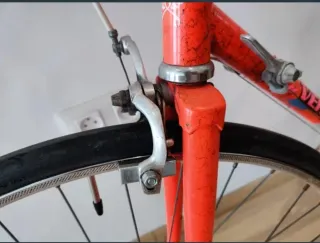 Bicicleta de carretera BH naranja