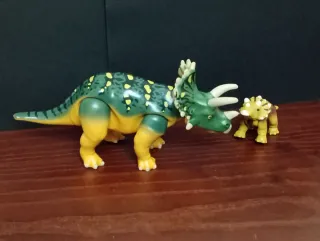 Triceratops y Bebé Playmobil
