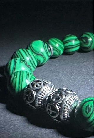 Pulsera Artesanal de Malaquita & Detalles en Plata