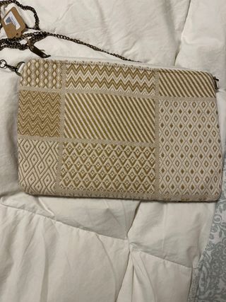 Bolso de mano con pedrería