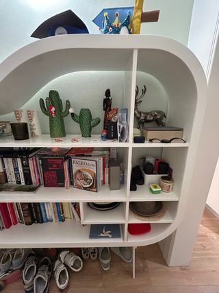 Librería blanca lacada