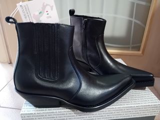 Stivaletti neri in pelle