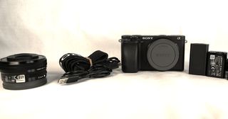 Sony a6300 + objetivo SELP1650
