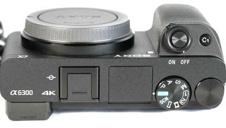 Sony a6300 + objetivo SELP1650