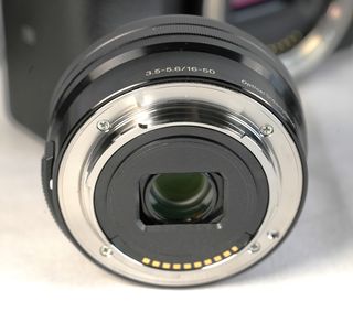 Sony a6300 + objetivo SELP1650