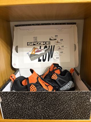 Zapatillas Jordan Negras y Naranjas Talla 42