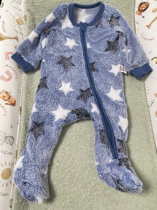 Pijamas de bebé de peluche