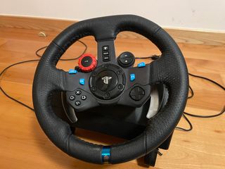Volante Logitech ps4/pc + pedales como nuevo