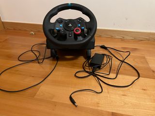 Volante Logitech ps4/pc + pedales como nuevo