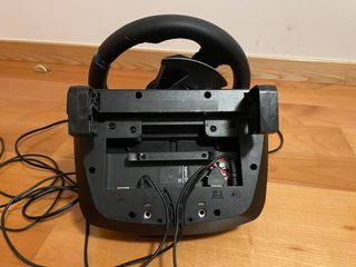 Volante Logitech ps4/pc + pedales como nuevo