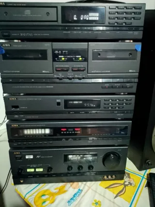 Minicadena AIWA con 2 altavoces