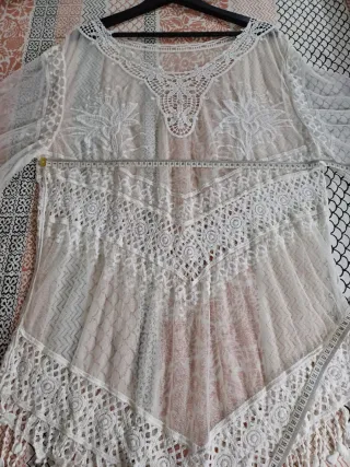 Caftán blanco de encaje