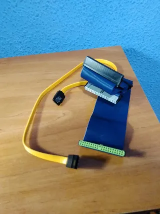 Cable SATA Amarillo y Azul