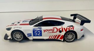 Scalextric Aston Martin DBR9 24h Le Mans 2010