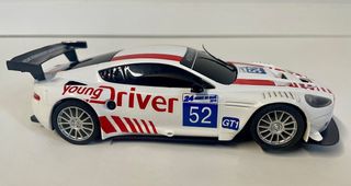 Scalextric Aston Martin DBR9 24h Le Mans 2010