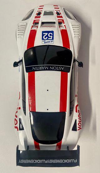 Scalextric Aston Martin DBR9 24h Le Mans 2010