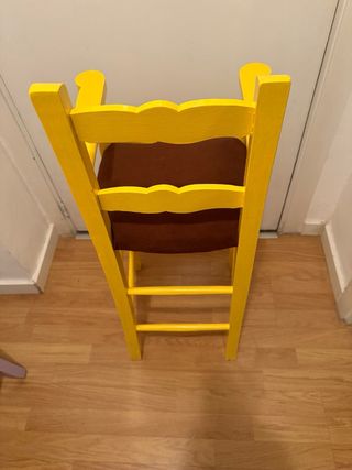 Silla de bebé amarilla. Solo venta en Palma